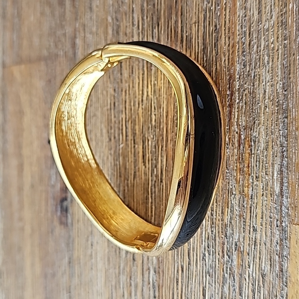 Vintage Signed Napier Black Enamel & Gold Plated Side Hinge Oval Bangle Bracelet